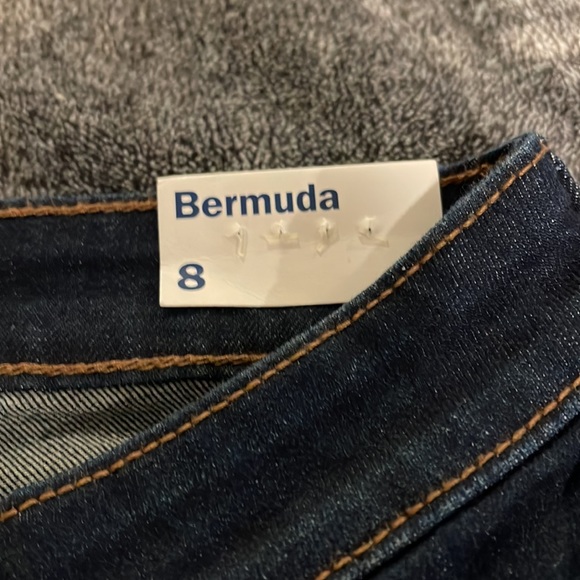 Old Navy denim Bermuda Shorts.  Size 8 NWT - Picture 4 of 5